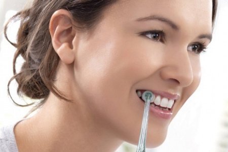 Владимир Лосев: ирригатор или зубная нить – что полезней для очищения зубов