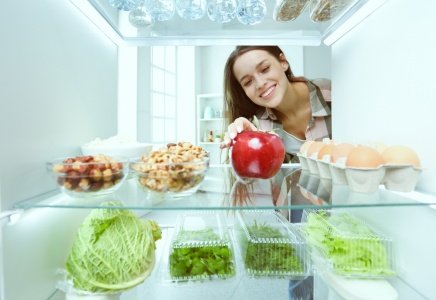 Владимир Лосев: продукты, которые сделают ваши зубы белее найдутся у вас в холодильнике