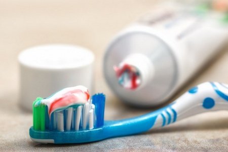 Владимир Лосев рассказал, каких ингредиентов в зубных пастах стоит избегать