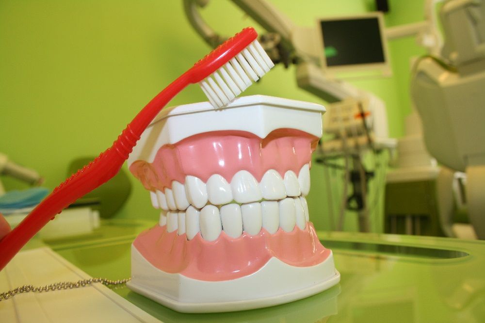 Междисциплинарная стоматология, установка импланта сразу после удаления зуба