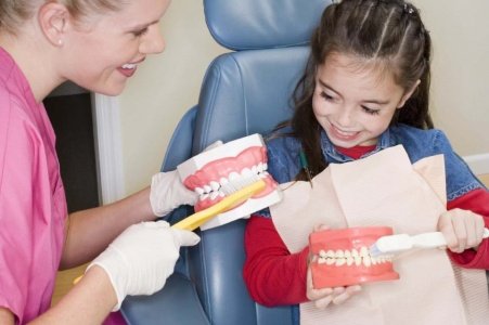 «МЕГАСТОМ»: о чем надо знать, отправляясь на прием к стоматологу-гигиенисту с ребенком